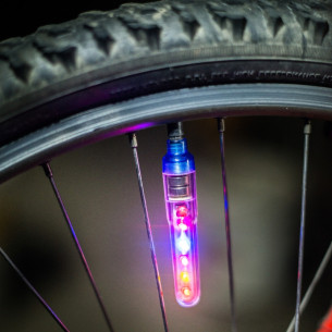 Świecące nakładki na wentyle LED