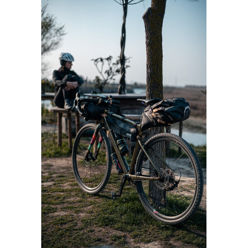 Sakwa podsiodłowa GIVI HUMP_R, 13 do 17L