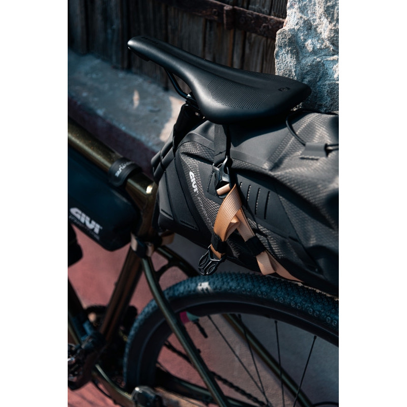 Sakwa podsiodłowa GIVI HUMP_R, 13 do 17L