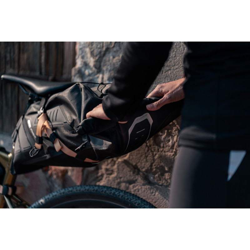 Sakwa podsiodłowa GIVI HUMP_R, 13 do 17L