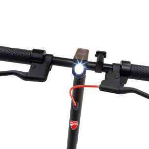 Hulajnoga elektryczna DUCATI PRO-I EVO ADVANCED SAFETY przednie oświetlenie w sztycy kierownicy