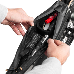 Sakwa na ramę GIVI BOOST, 2L, widok komory głównej, bikepacking